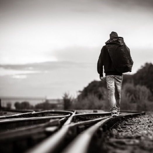 آهنگ دریا دریا دلم تنگه میزنی به سیگارت تند تند پک 