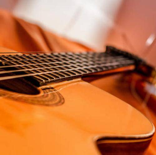 آهنگ منو تو آغوشت بگیر آغوش تو مقدسه 