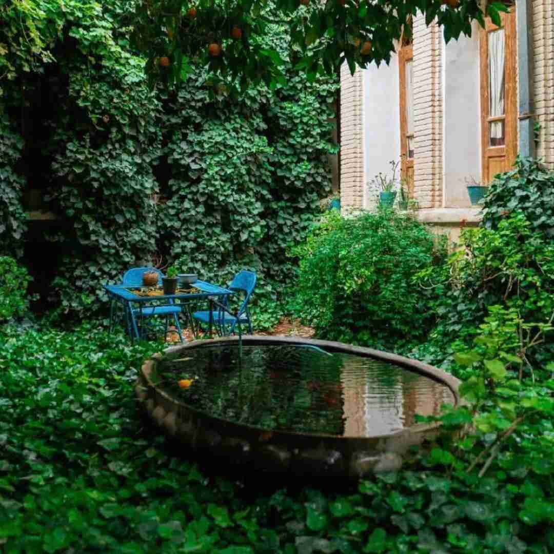 آهنگ خارجی نیازی بهت ندارم میتونم تنهایی خوش بگذرونم 