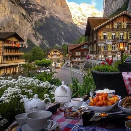 آهنگ دیگه استرس نمیده ایز تایپینگت مثل چشات دلت ‌تاریکه 