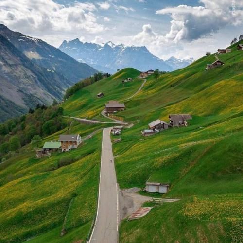 آهنگ وقتی جفت پا روی قلبم میپری بیا دستاتو تو دستم 