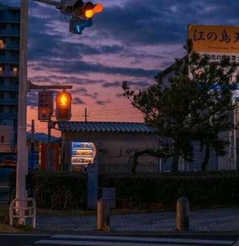 دانلود آهنگ وقتی نیاز داشتمت تو کجا بودی یه گوشه رو تختم