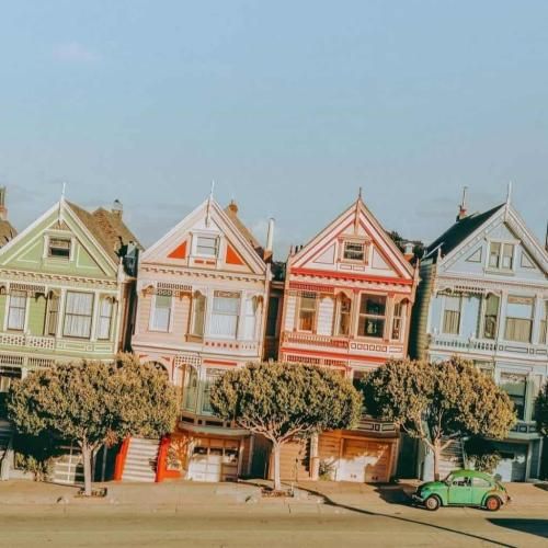 دانلود آهنگ قهرمان اونیه که پشت درو خالی نکرد وقتی کوبیده میشد